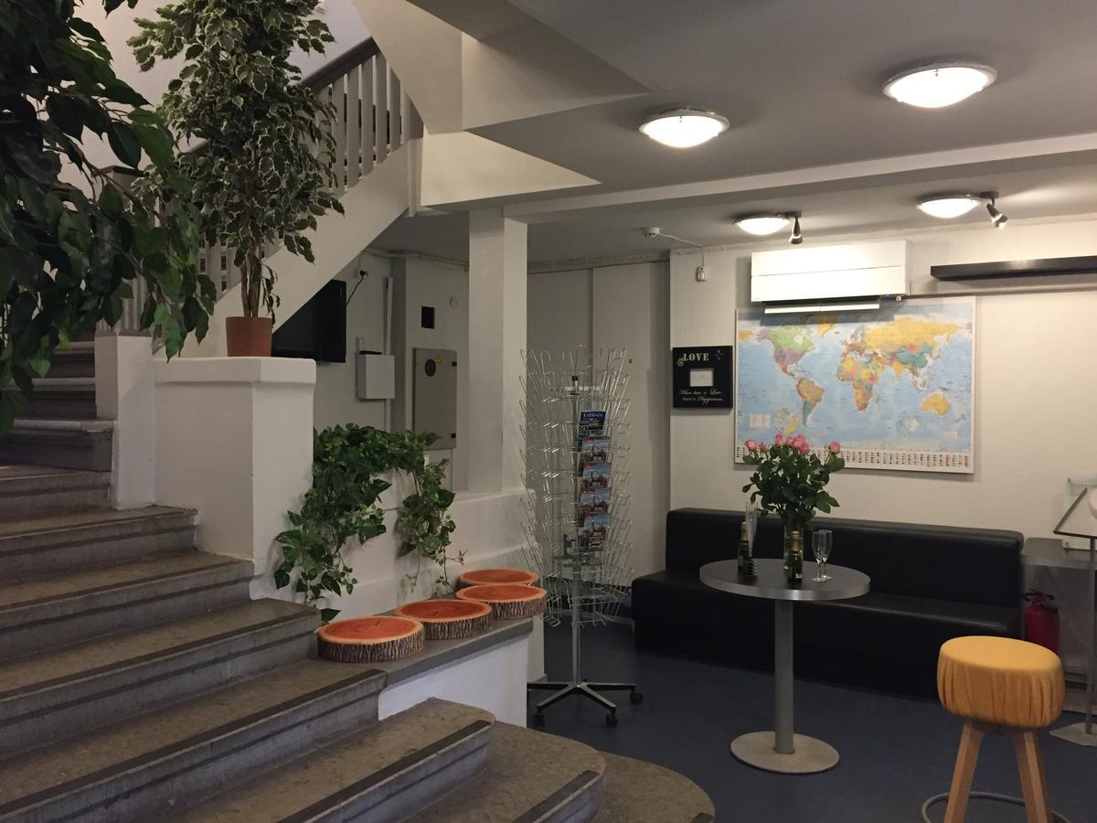 Freedom65 Hostel And Caravan Tallinn Exterior photo